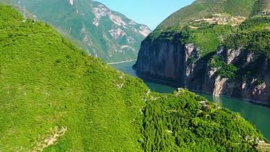 4k航拍重庆山峡瞿塘峡自旅游然风光视频的预览图